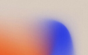 Abstrakte Farbverläufe in Blau und Orange auf hellem Hintergrund, die eine harmonische und moderne Ästhetik schaffen. Ideal für kreative Projekte oder als Hintergrundbild.