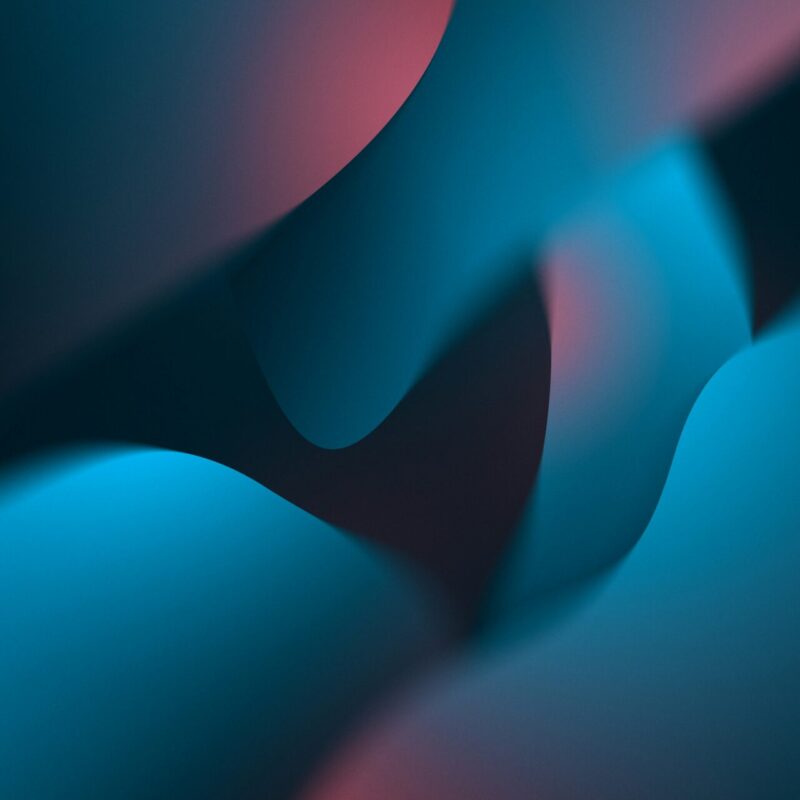 Abstrakte digitale Kunst mit geschwungenen Linien in Blau- und Rottönen, die eine harmonische und moderne Ästhetik erzeugen. Ideal für Hintergründe oder visuelle Projekte.