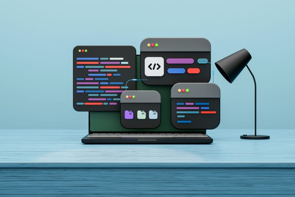 Laptop mit Programmiercode und grafischen Benutzeroberflächen, umgeben von einem Schreibtisch und einer Lampe, auf einem hellblauen Hintergrund.