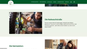 Ein Mann reinigt ein Fahrrad mit einem Hochdruckreiniger in einer Werkstatt, umgeben von Werkzeugen und Fahrradzubehör. Das Bild zeigt die Aktivitäten im Rahmen der Radwaschstraße.