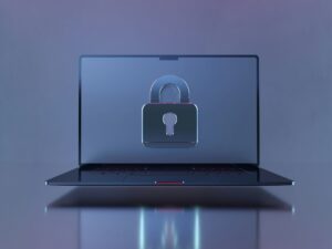 Laptop mit einem digitalen Schloss-Symbol auf dem Bildschirm, das für Cybersicherheit und Datenschutz steht.