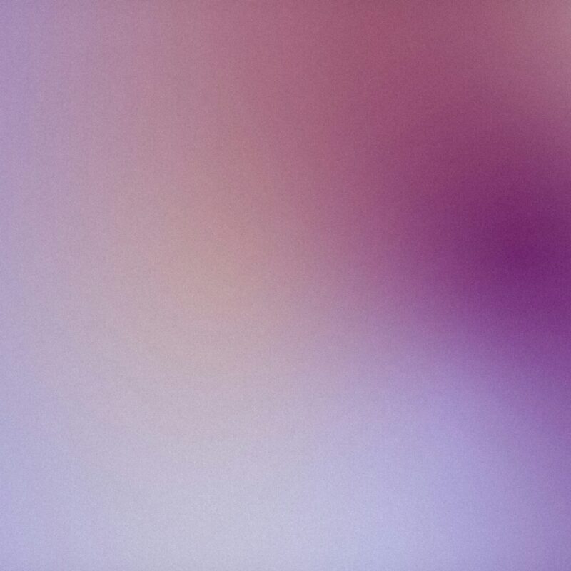 Weiche Farbverläufe in Lila- und Violetttönen, die eine sanfte, beruhigende Atmosphäre schaffen. Ideal für Hintergründe oder kreative Projekte.