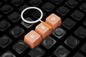 Bild zeigt eine Nahaufnahme von Computertasten, wobei die Tasten "S", "E" und "O" in hellorange hervorgehoben sind. Eine Lupe schwebt über den Tasten und symbolisiert die Suche nach SEO-Optimierung.